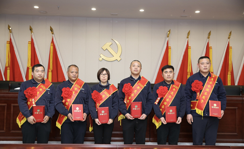 0203 安全服務(wù)能手從左至右依次為 黨萬超、朱學(xué)民、任興芳、王琳汝、周冬偉、王須波.jpg