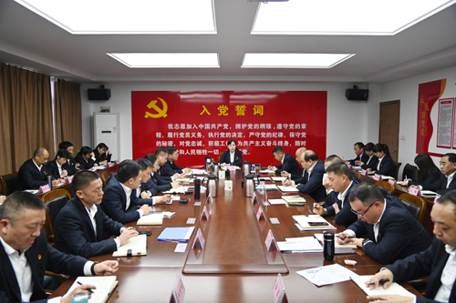 打好“收官戰(zhàn)” 謀好“開局篇”！洛陽公交集團召開11月董事長月調(diào)度會02.JPG